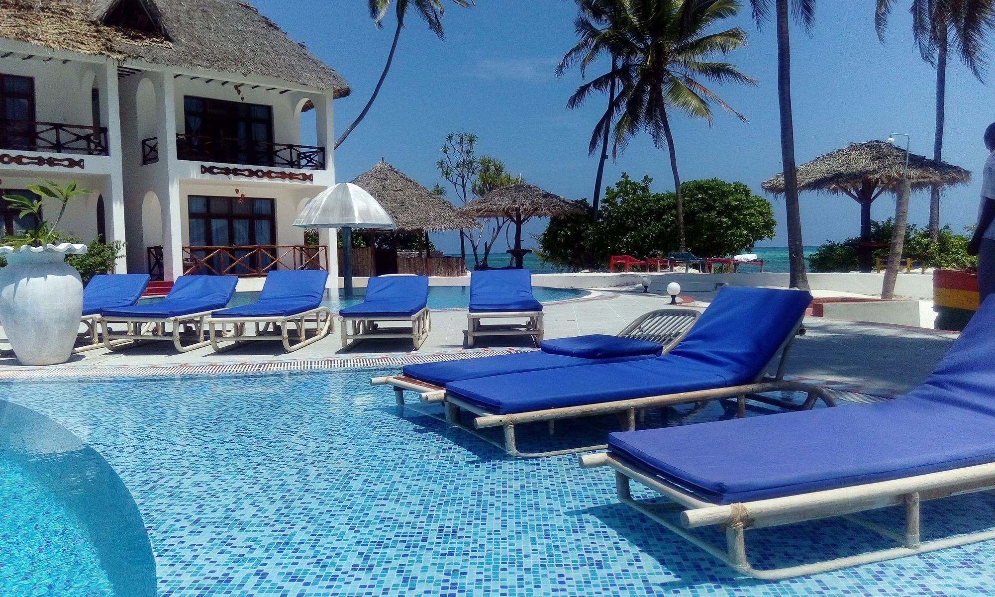 African Sun Sand Sea Beach Resort & Spa Bwejuu Bagian luar foto