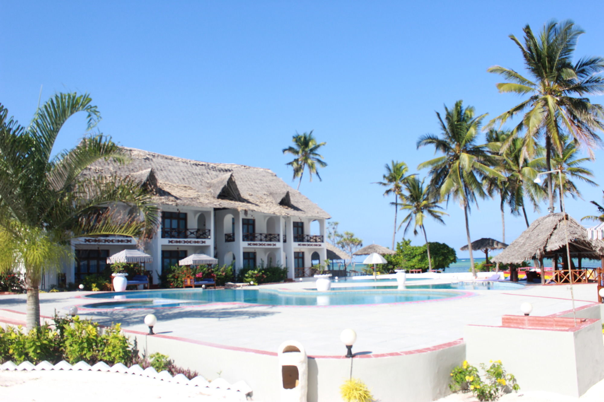 African Sun Sand Sea Beach Resort & Spa Bwejuu Bagian luar foto